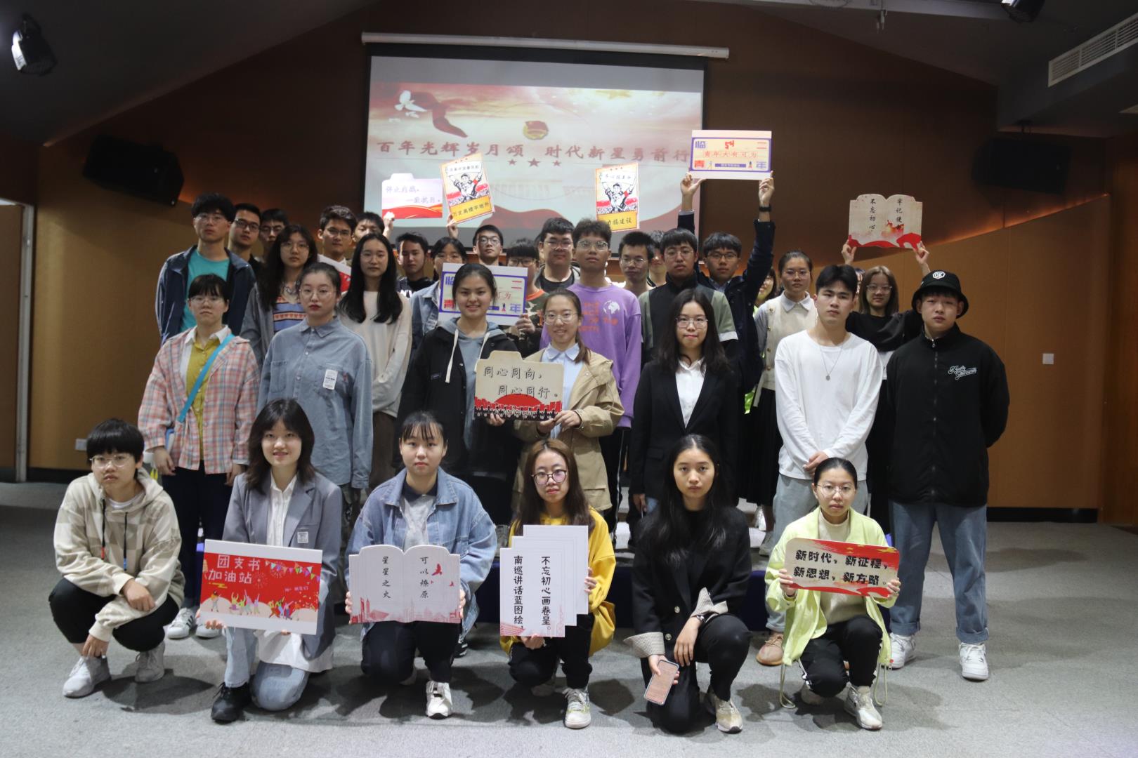 各團(tuán)支部書記合照.JPG