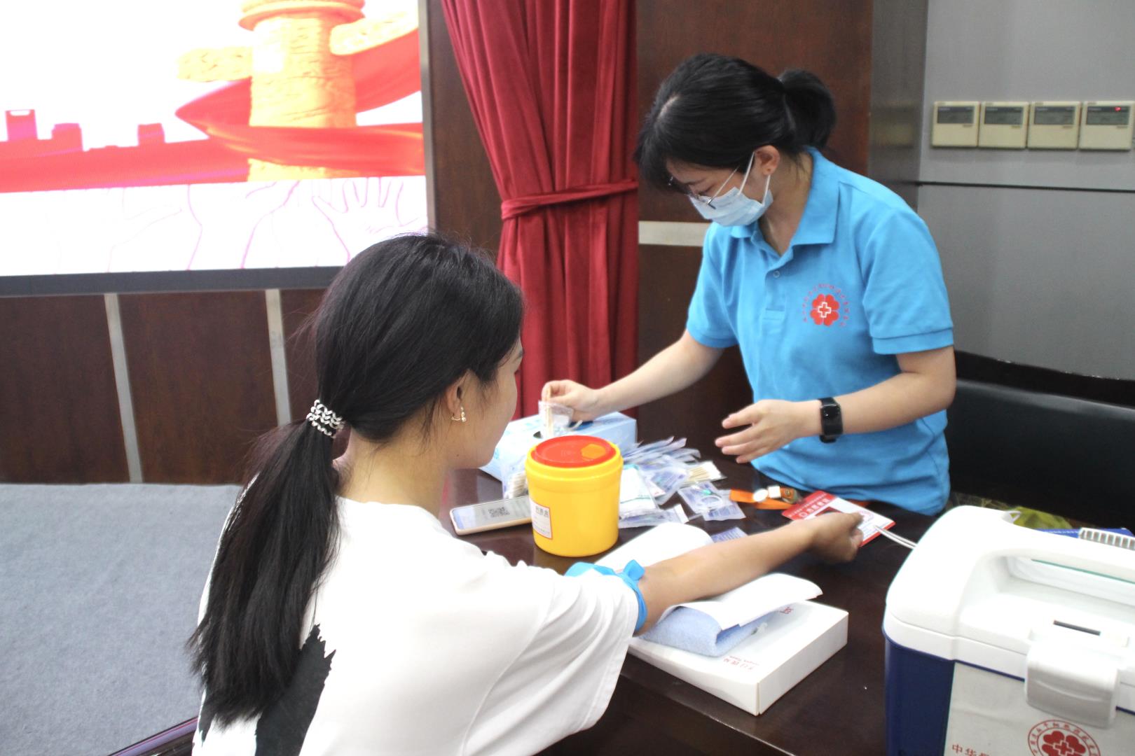 志愿者現(xiàn)場骨髓入庫.jpg