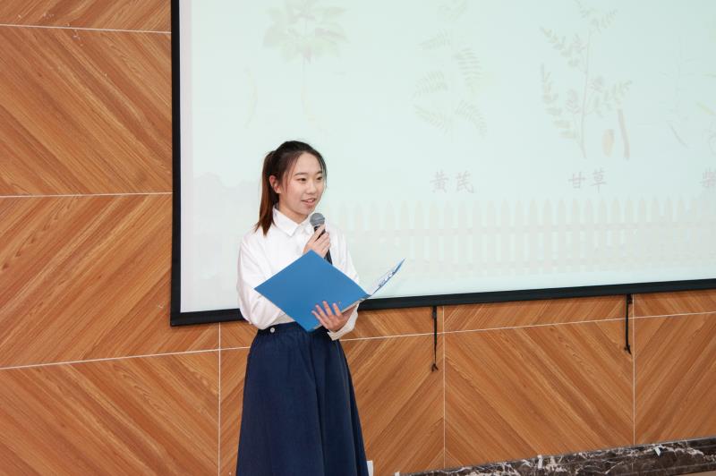 3 20級(jí)中醫(yī)班.jpg